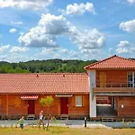 Countryside Holiday Home With Pool Semesterbostad *